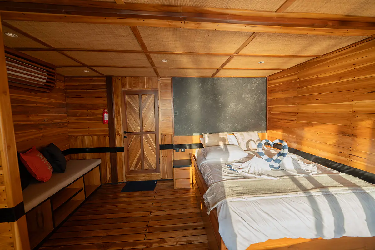 Master Ocean Jacuzzi Cabin - Image 1